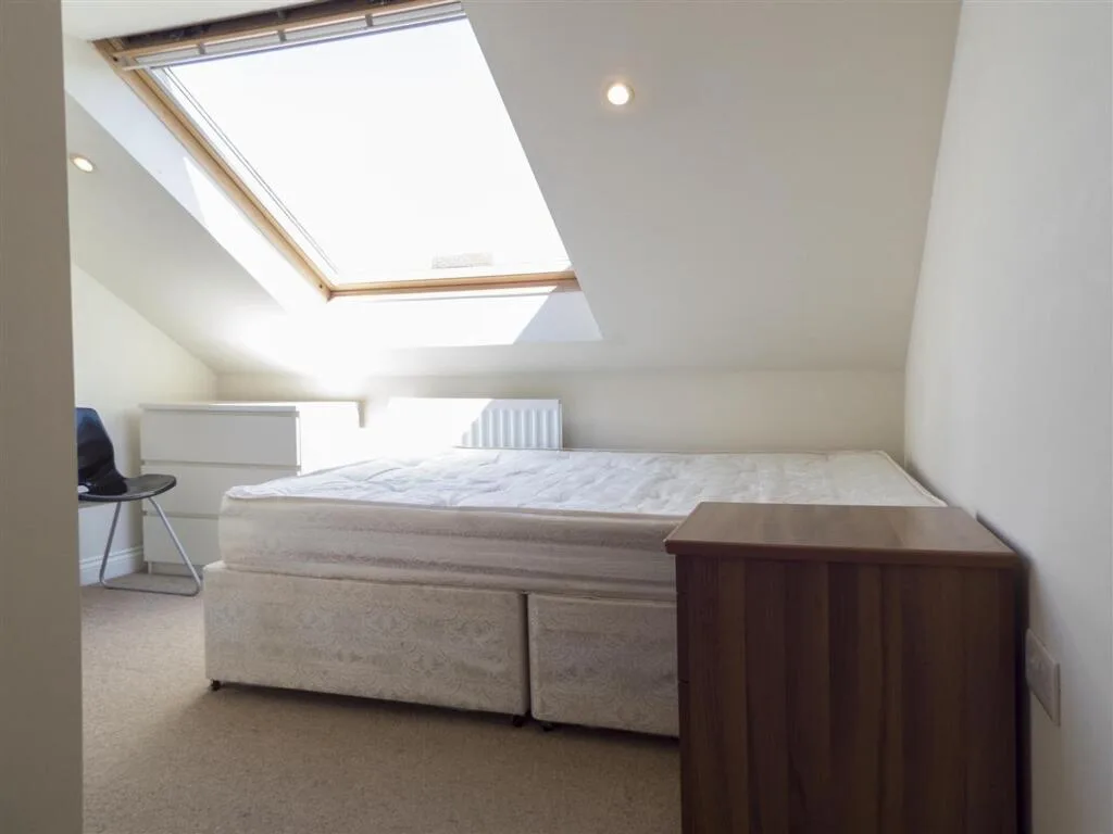 6 bedroom house of multiple occupation for rent