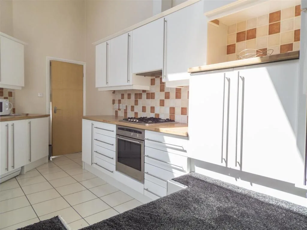 6 bedroom house of multiple occupation for rent