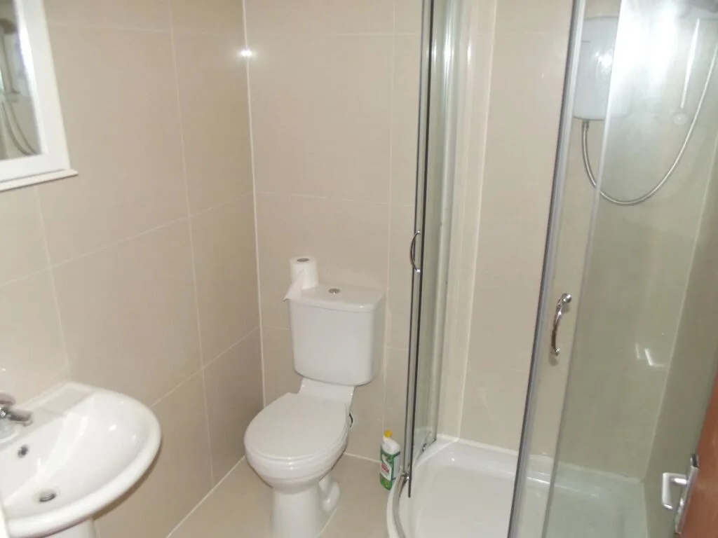 5 bedroom flat for rent