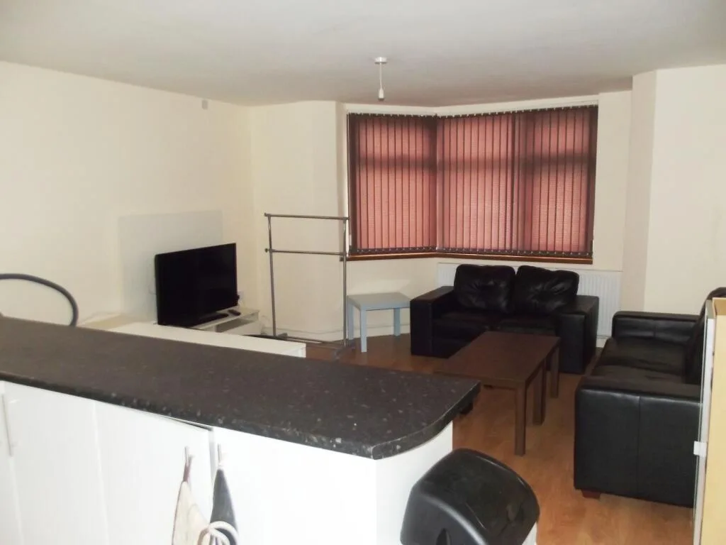5 bedroom flat for rent