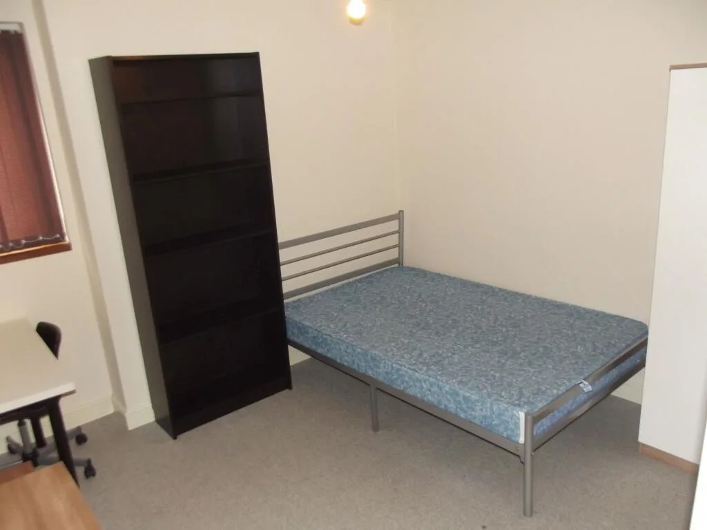 5 bedroom flat for rent