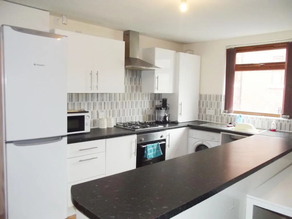 5 bedroom flat for rent