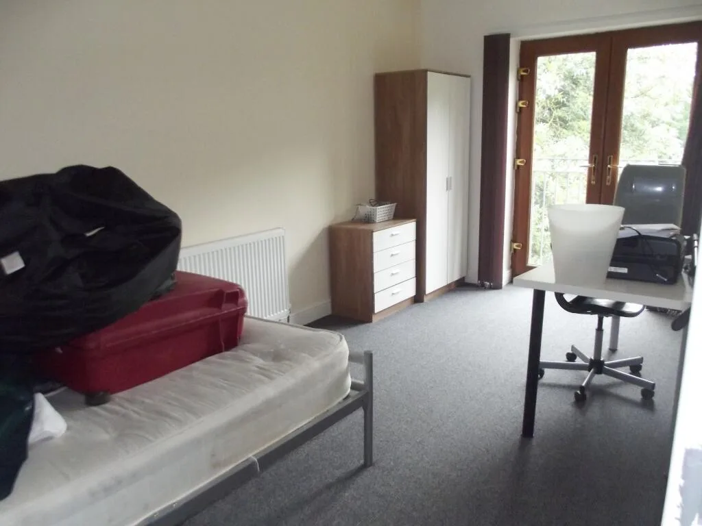 5 bedroom flat for rent