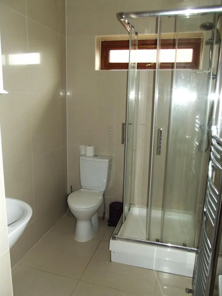 5 bedroom flat for rent