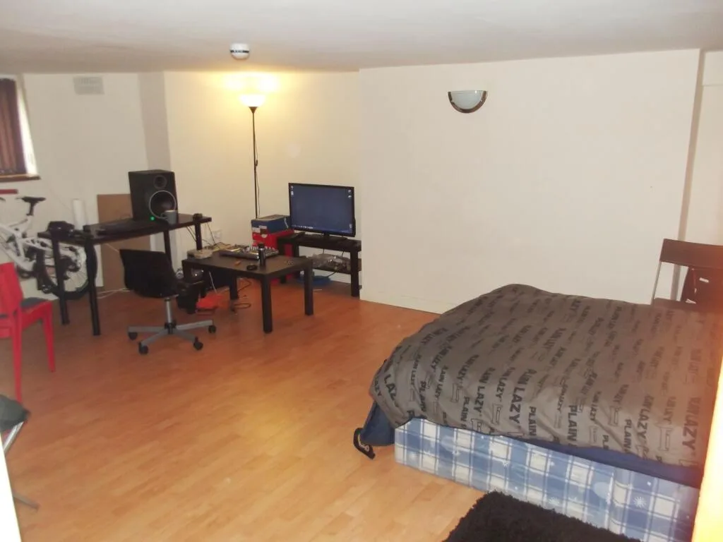 5 bedroom flat for rent