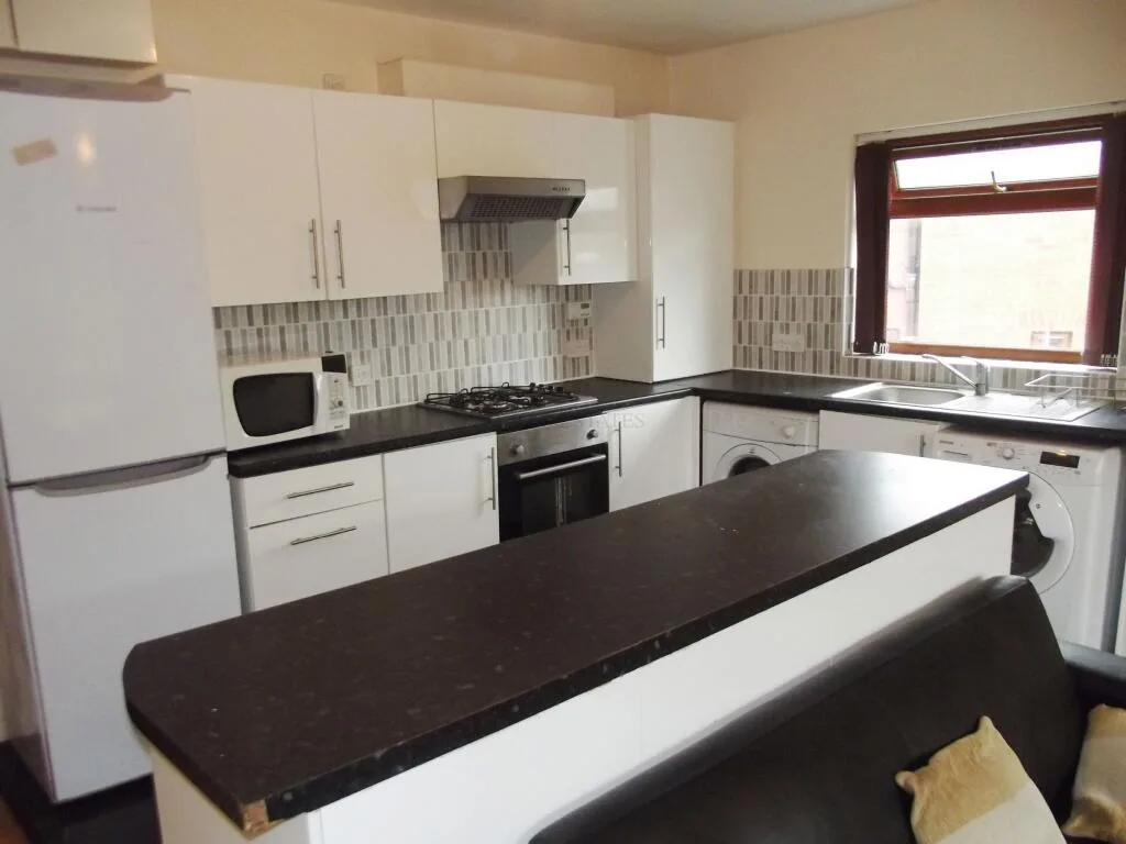 5 bedroom flat for rent