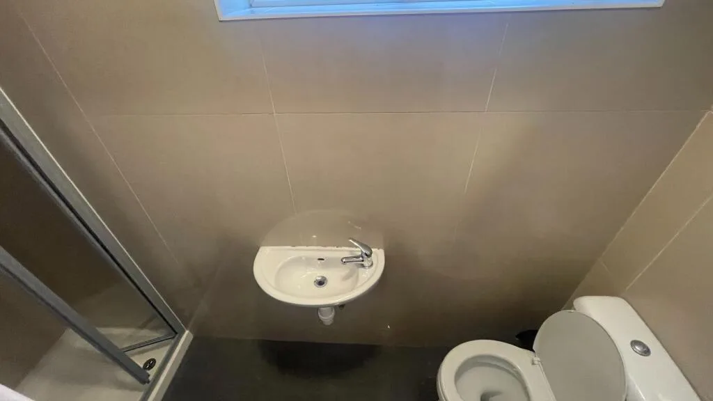 5 bedroom semi-detached house for rent