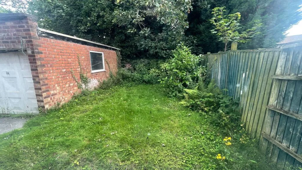5 bedroom semi-detached house for rent