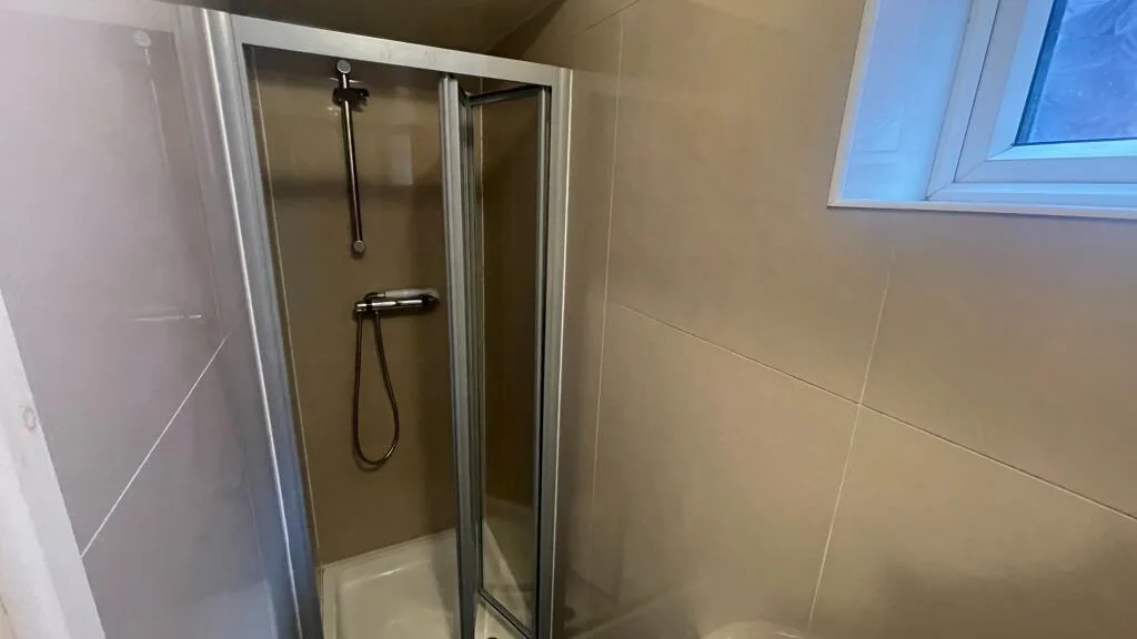 5 bedroom semi-detached house for rent