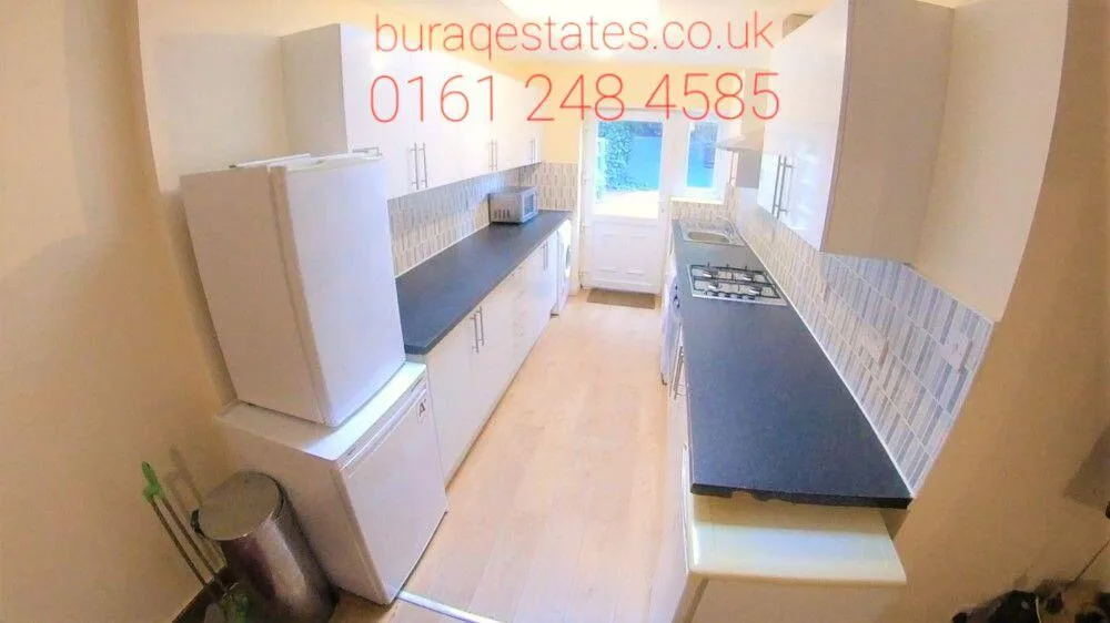 5 bedroom semi-detached house for rent