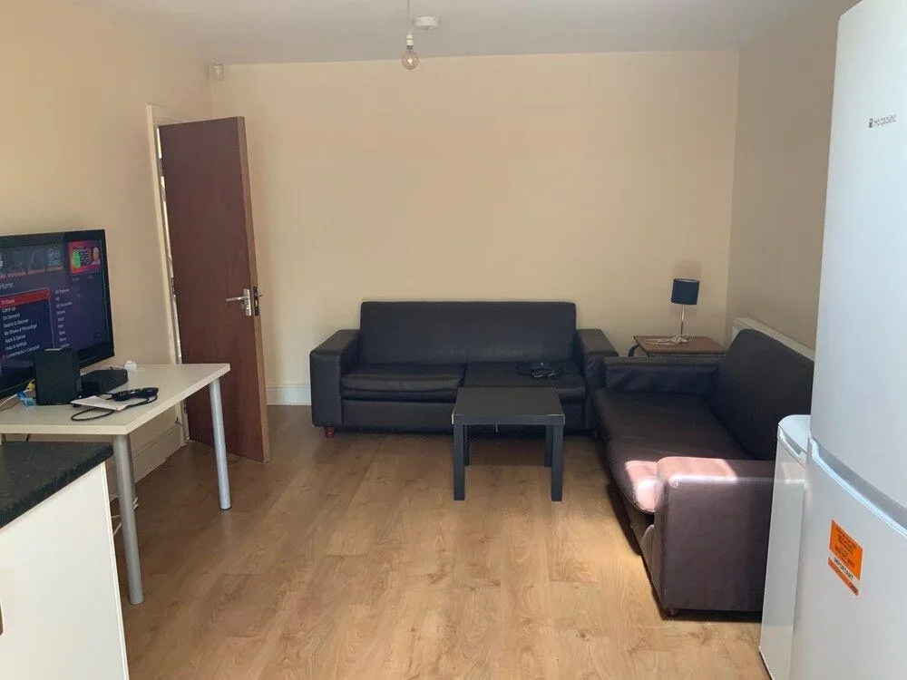 5 bedroom semi-detached house for rent