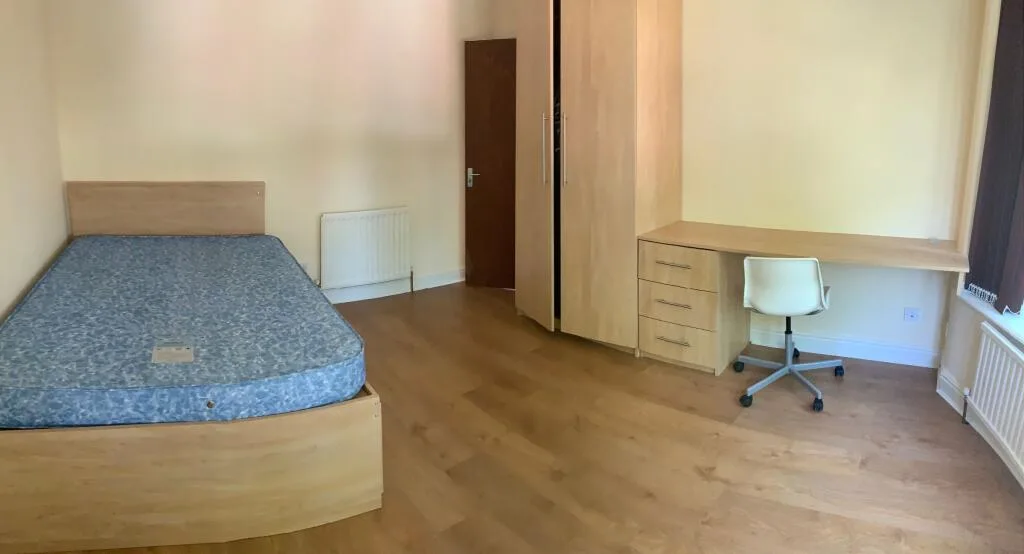 5 bedroom semi-detached house for rent