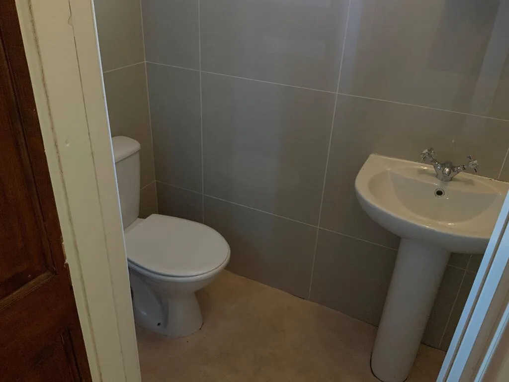 5 bedroom semi-detached house for rent