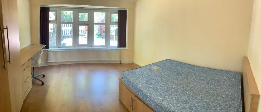 5 bedroom semi-detached house for rent