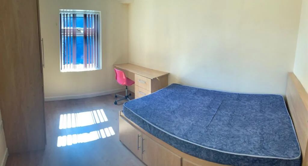 5 bedroom semi-detached house for rent