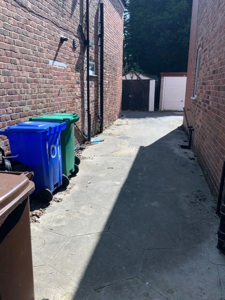 5 bedroom semi-detached house for rent
