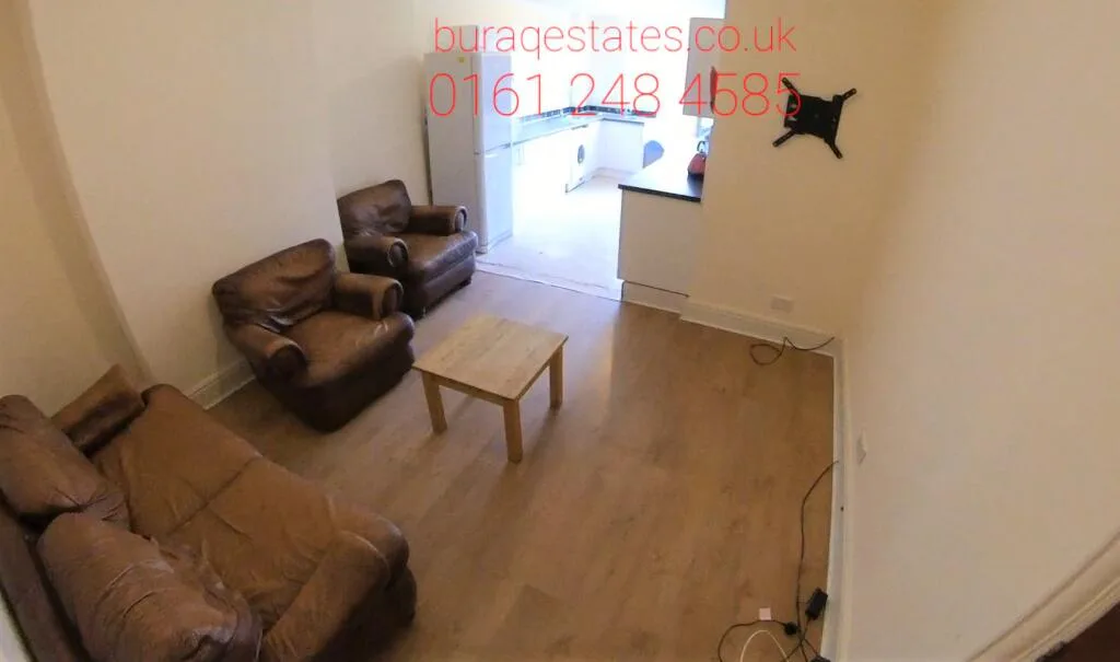 5 bedroom semi-detached house for rent