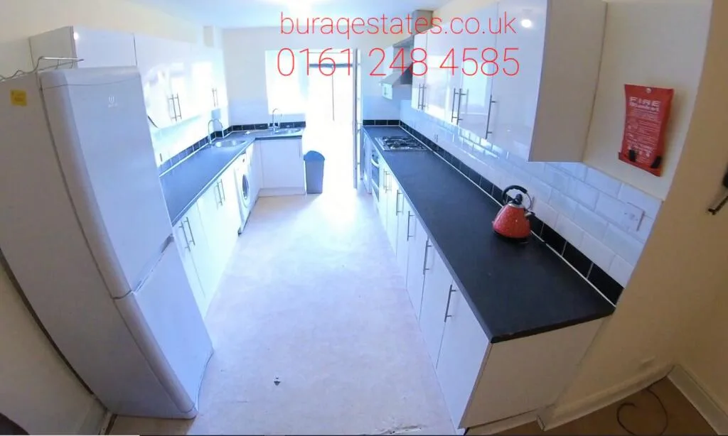 5 bedroom semi-detached house for rent