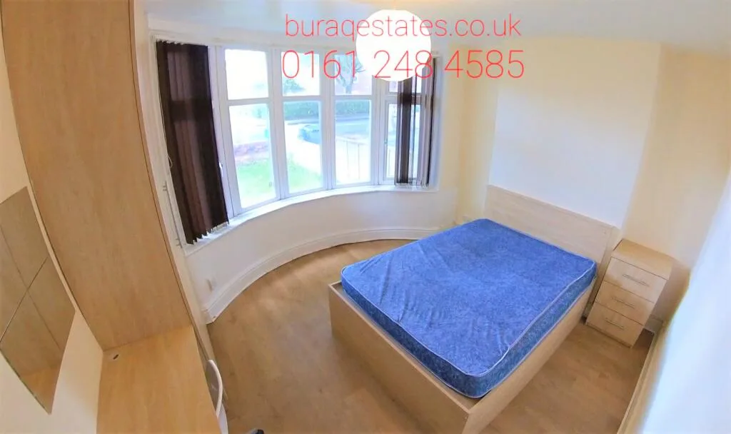 5 bedroom semi-detached house for rent