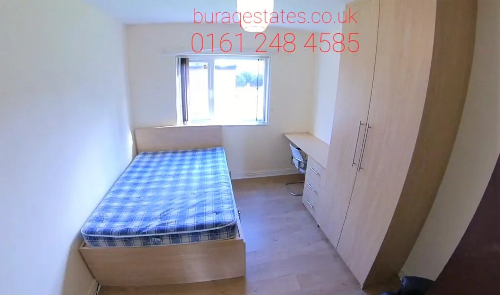 5 bedroom semi-detached house for rent