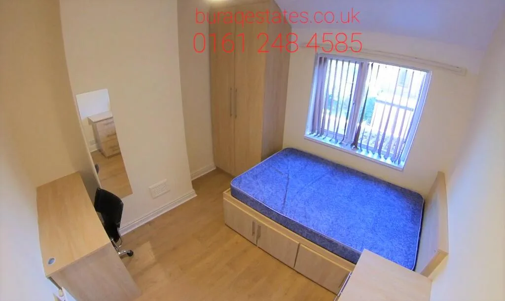 5 bedroom semi-detached house for rent