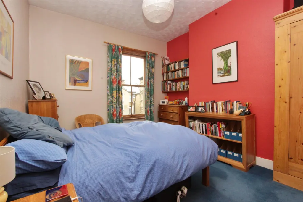2 bedroom maisonette for rent