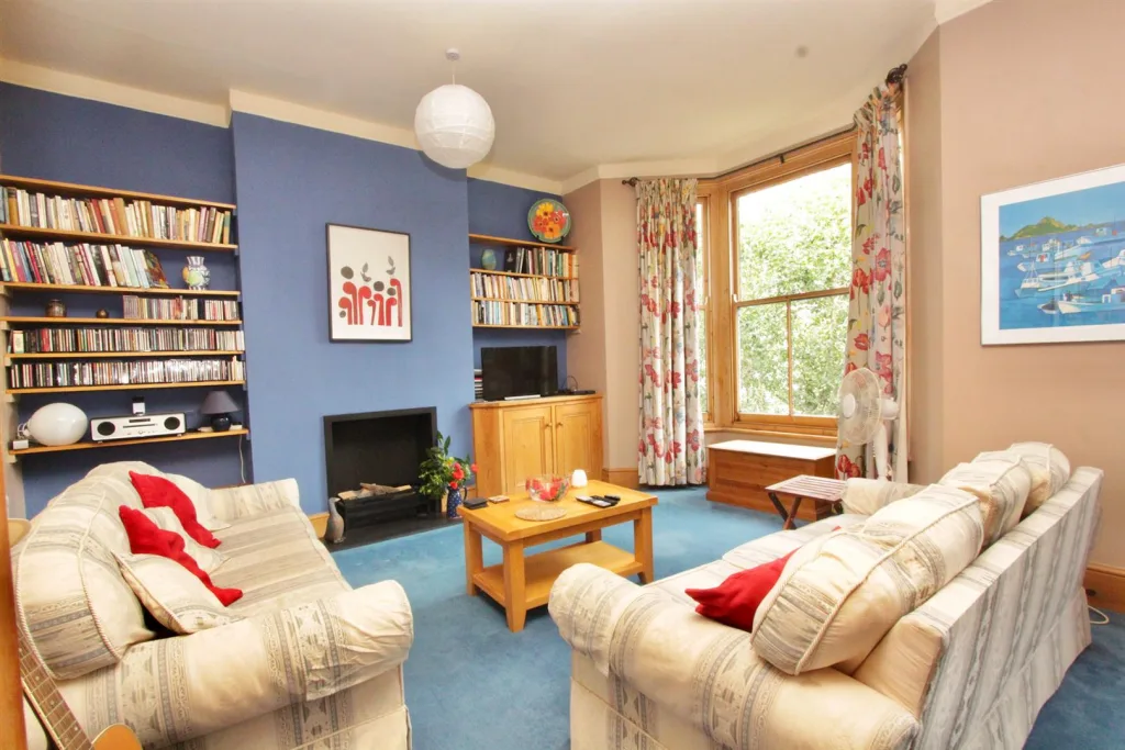2 bedroom maisonette for rent