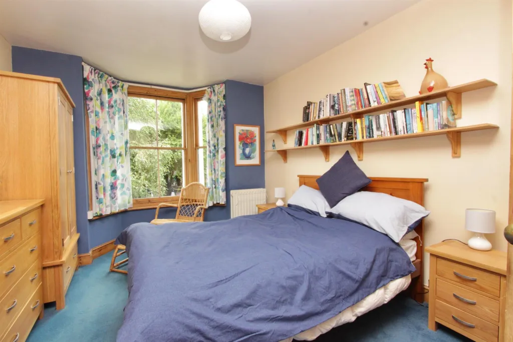 2 bedroom maisonette for rent