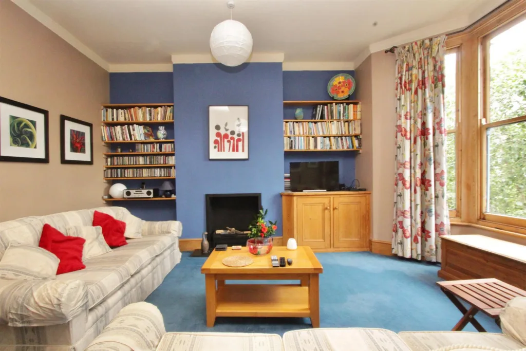 2 bedroom maisonette for rent