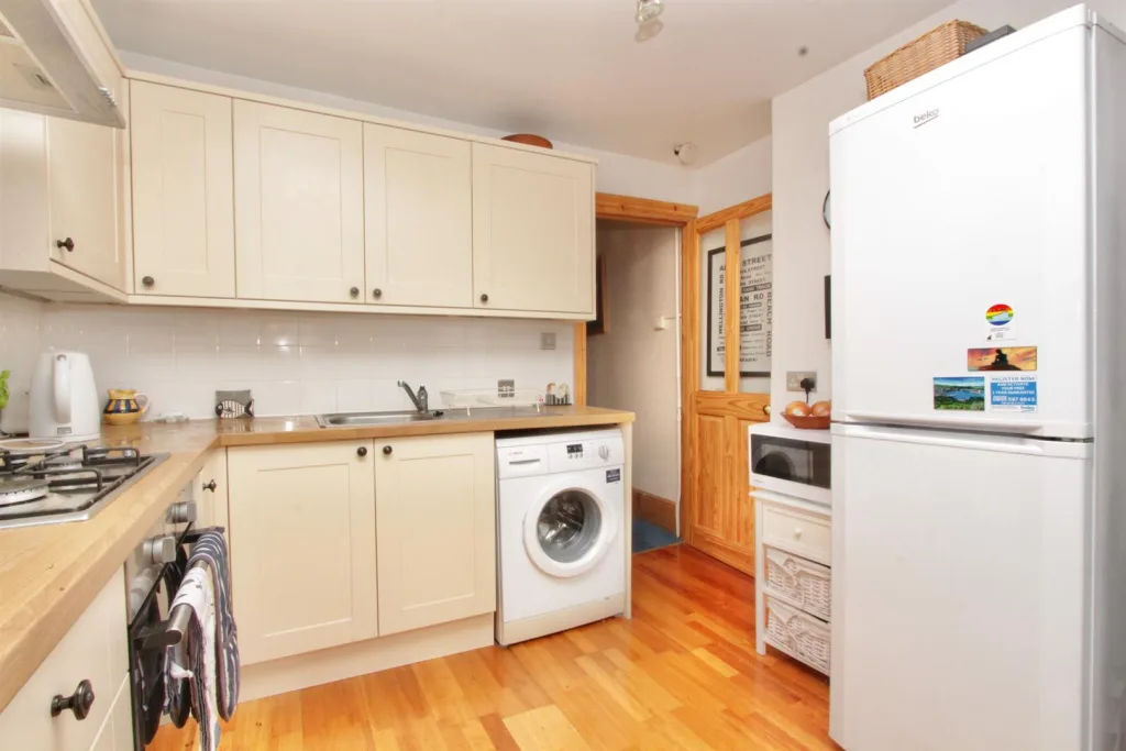 2 bedroom maisonette for rent