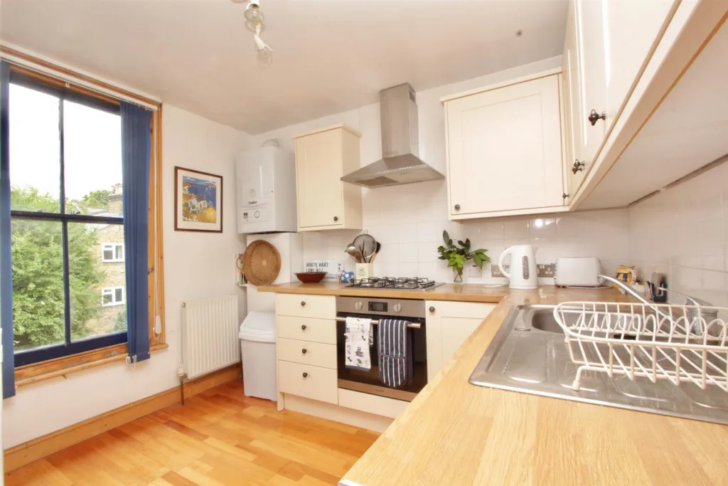 2 bedroom maisonette for rent