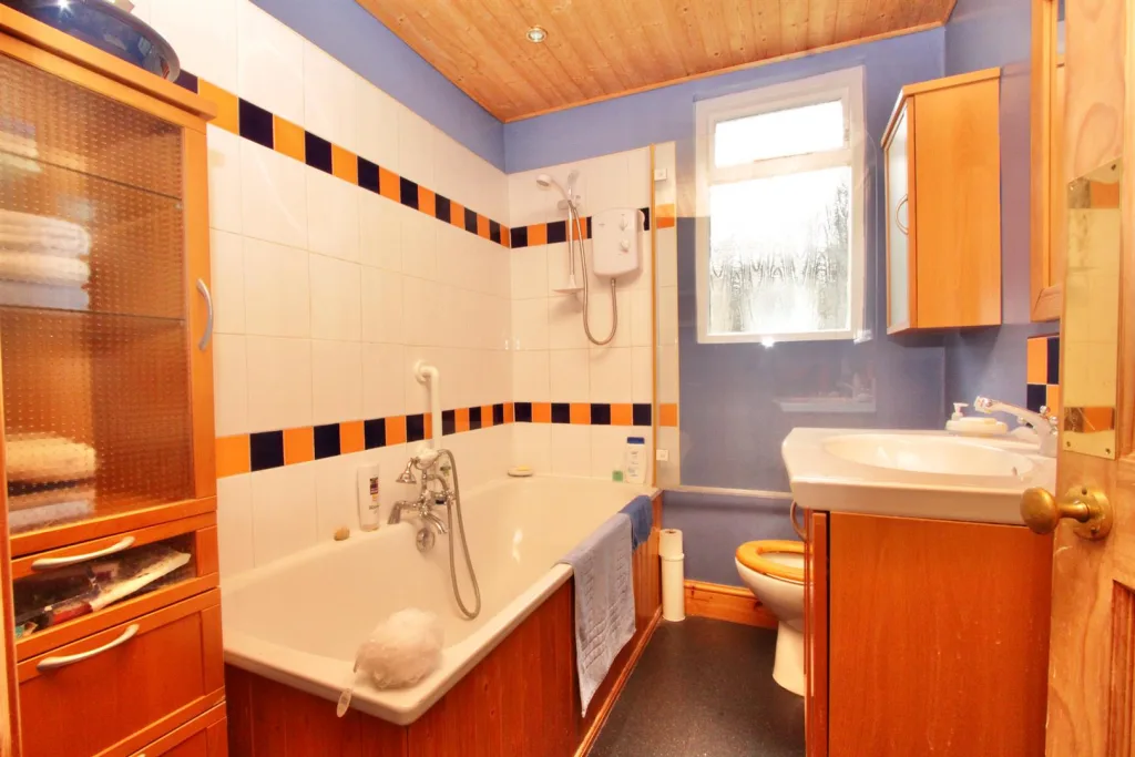 2 bedroom maisonette for rent