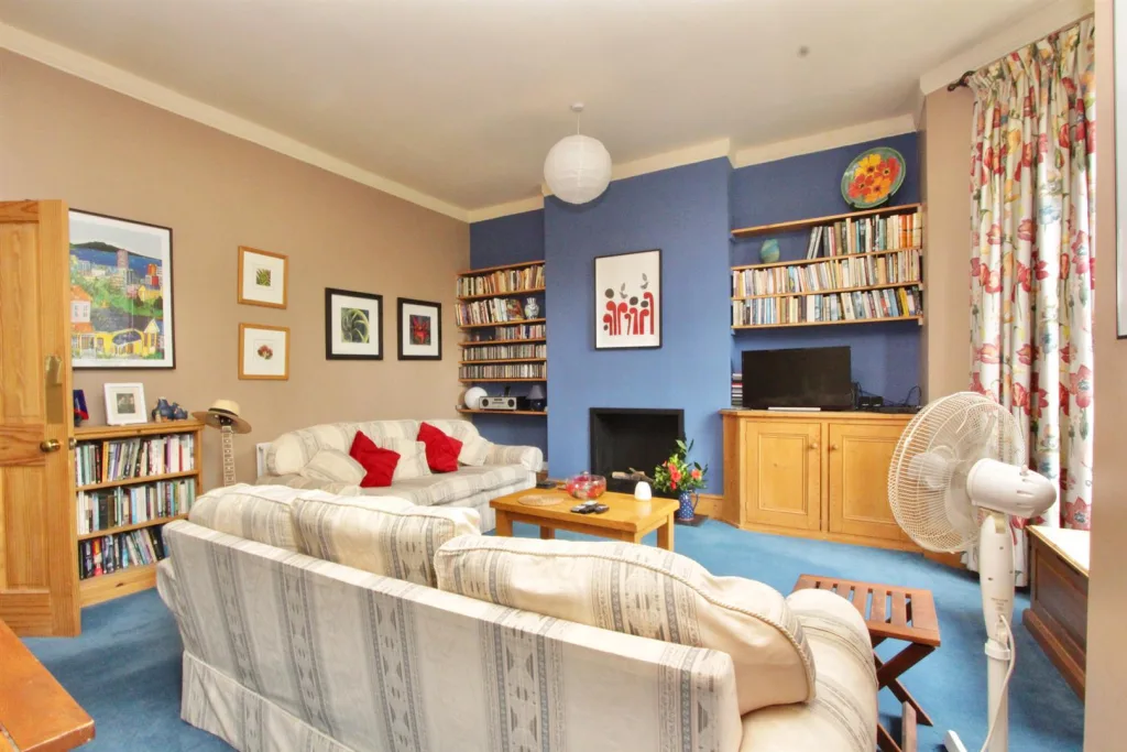 2 bedroom maisonette for rent