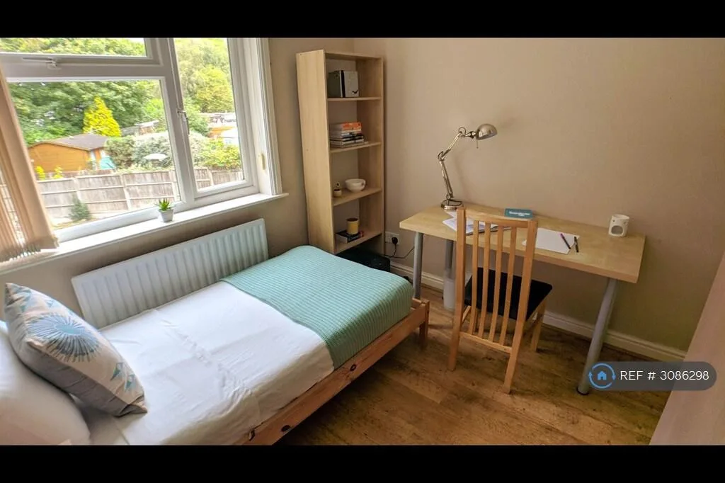 3 bedroom semi-detached house for rent
