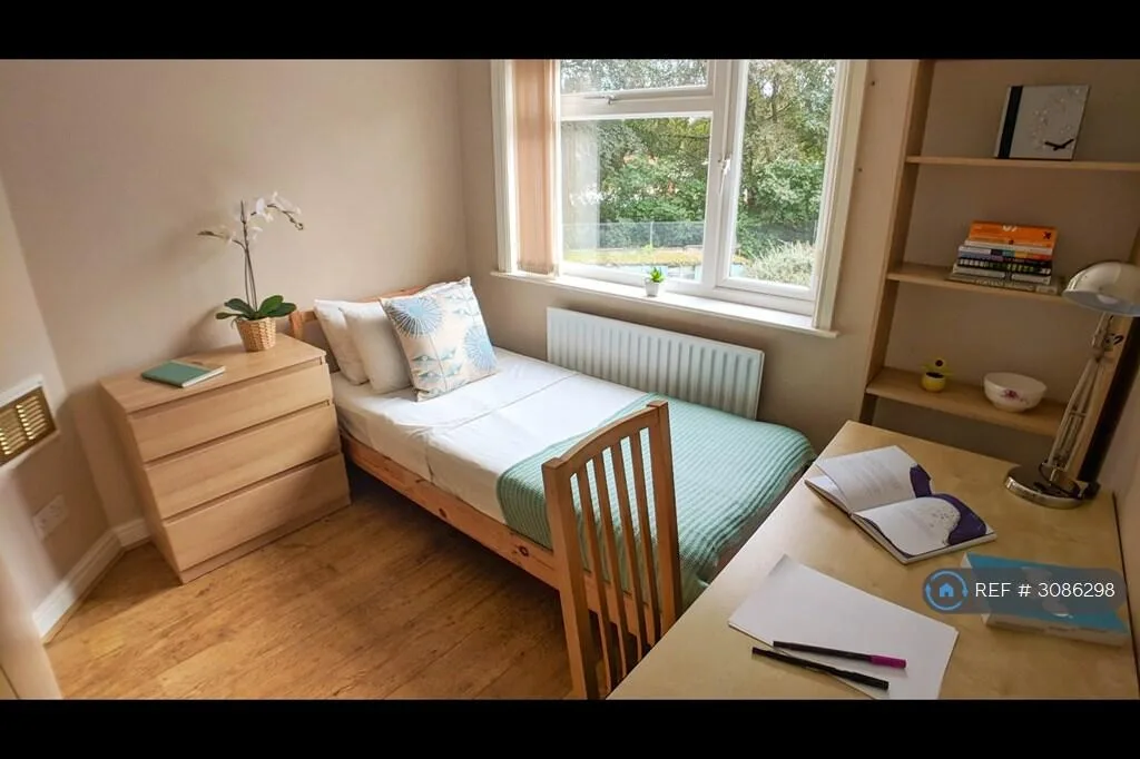 3 bedroom semi-detached house for rent