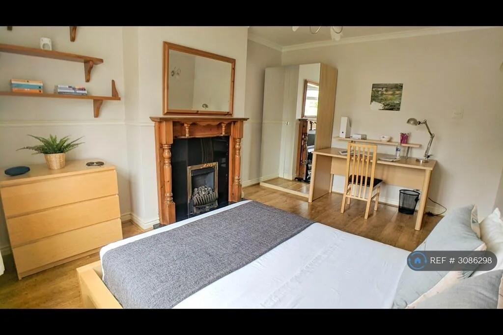 3 bedroom semi-detached house for rent