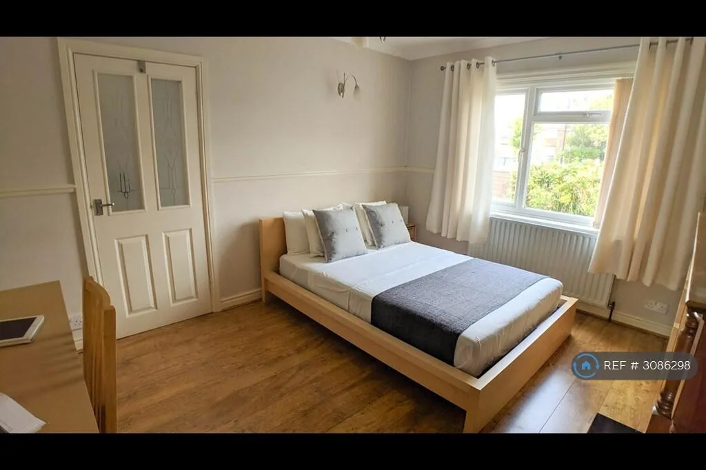 3 bedroom semi-detached house for rent