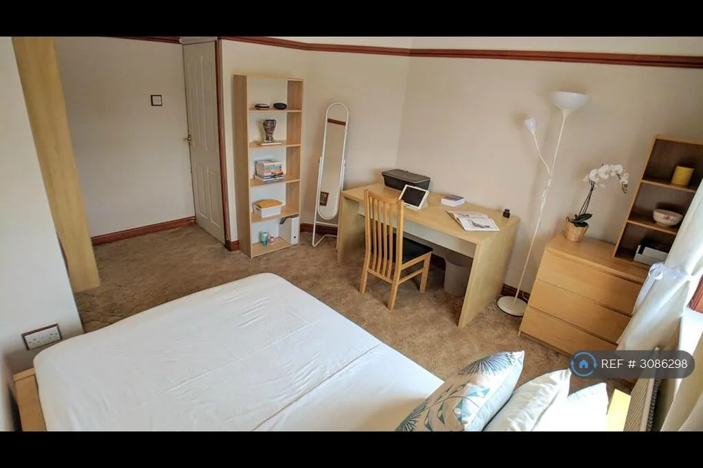 3 bedroom semi-detached house for rent