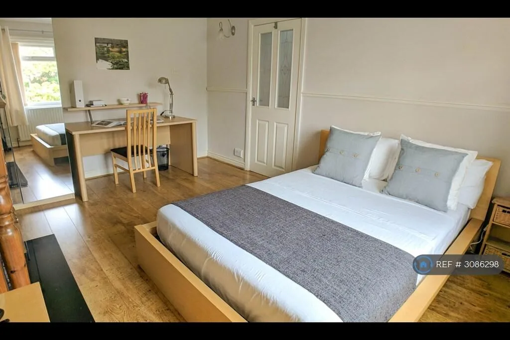 3 bedroom semi-detached house for rent
