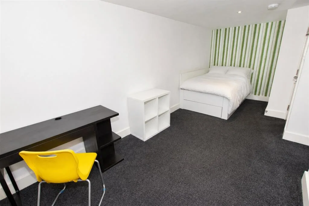 6 bedroom house for rent
