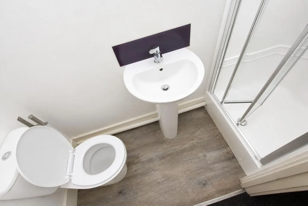 6 bedroom house for rent
