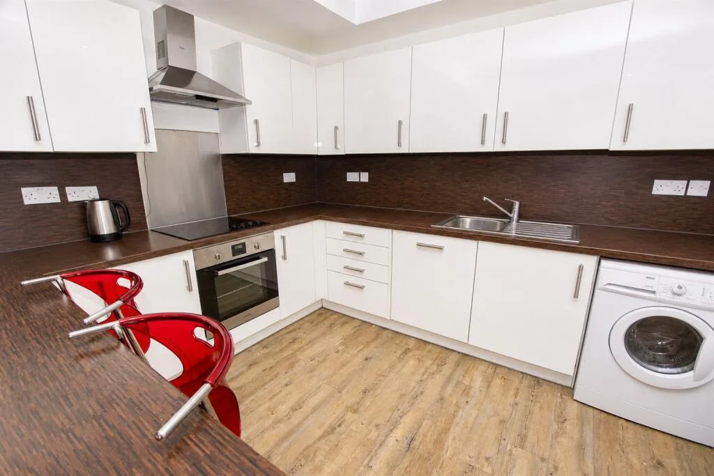 6 bedroom house for rent
