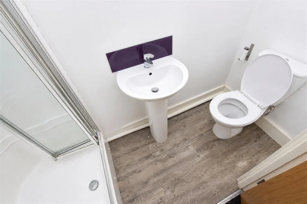 6 bedroom house for rent