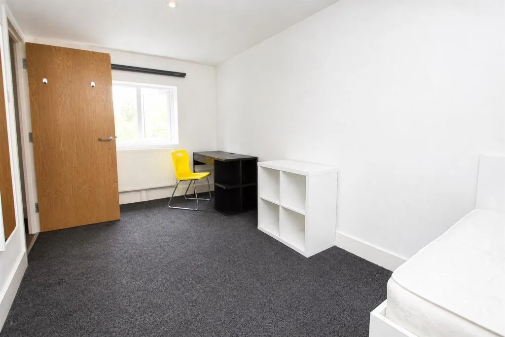 6 bedroom house for rent