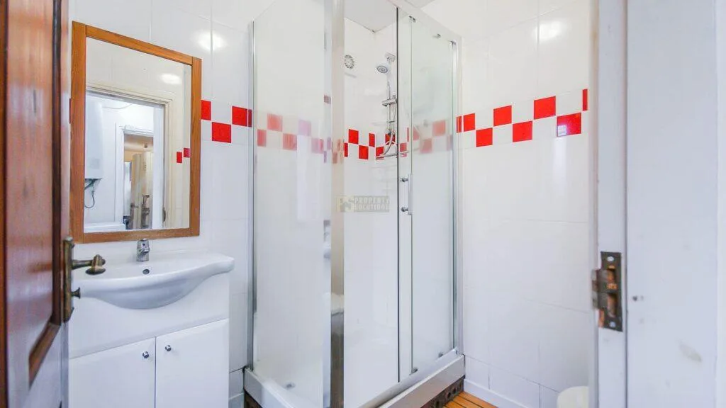 5 bedroom terraced house for rent
