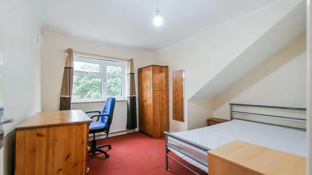 5 bedroom terraced house for rent