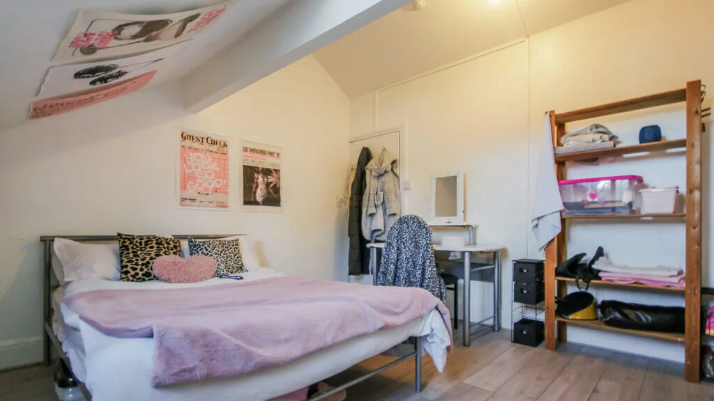 5 bedroom terraced house for rent
