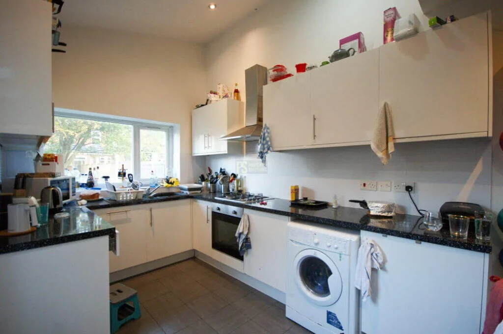 6 bedroom terraced house for rent