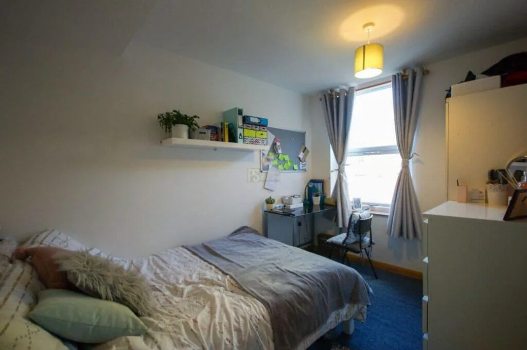 6 bedroom terraced house for rent