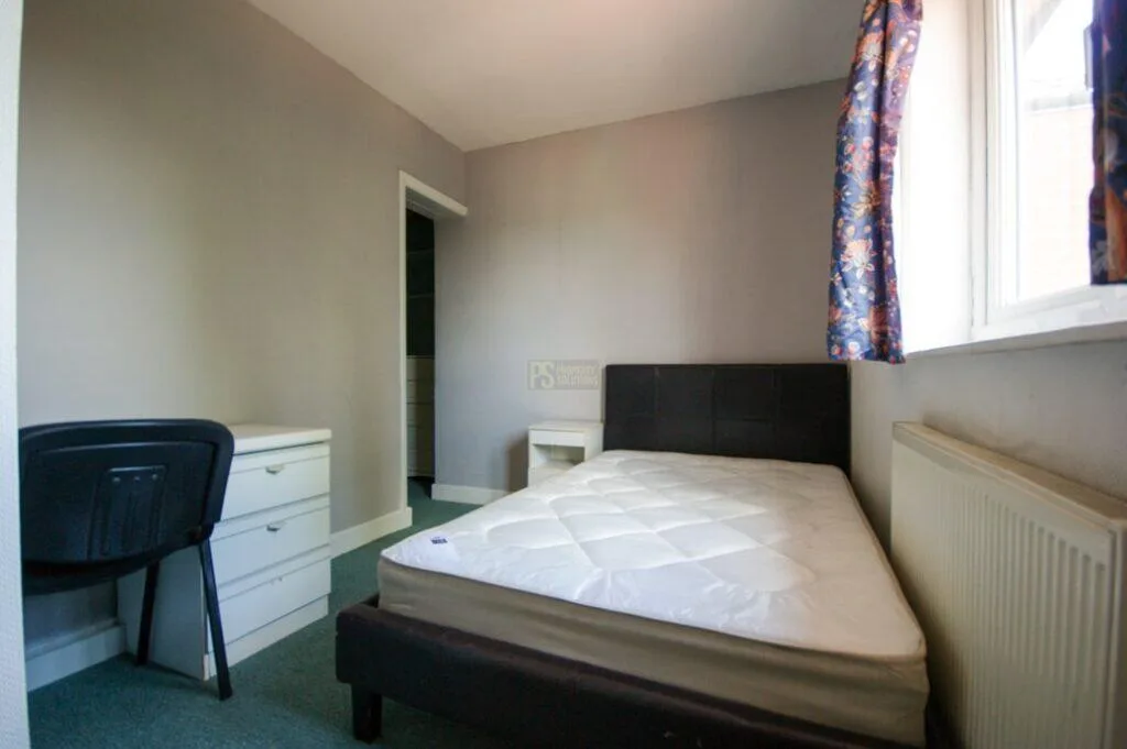 5 bedroom terraced house for rent